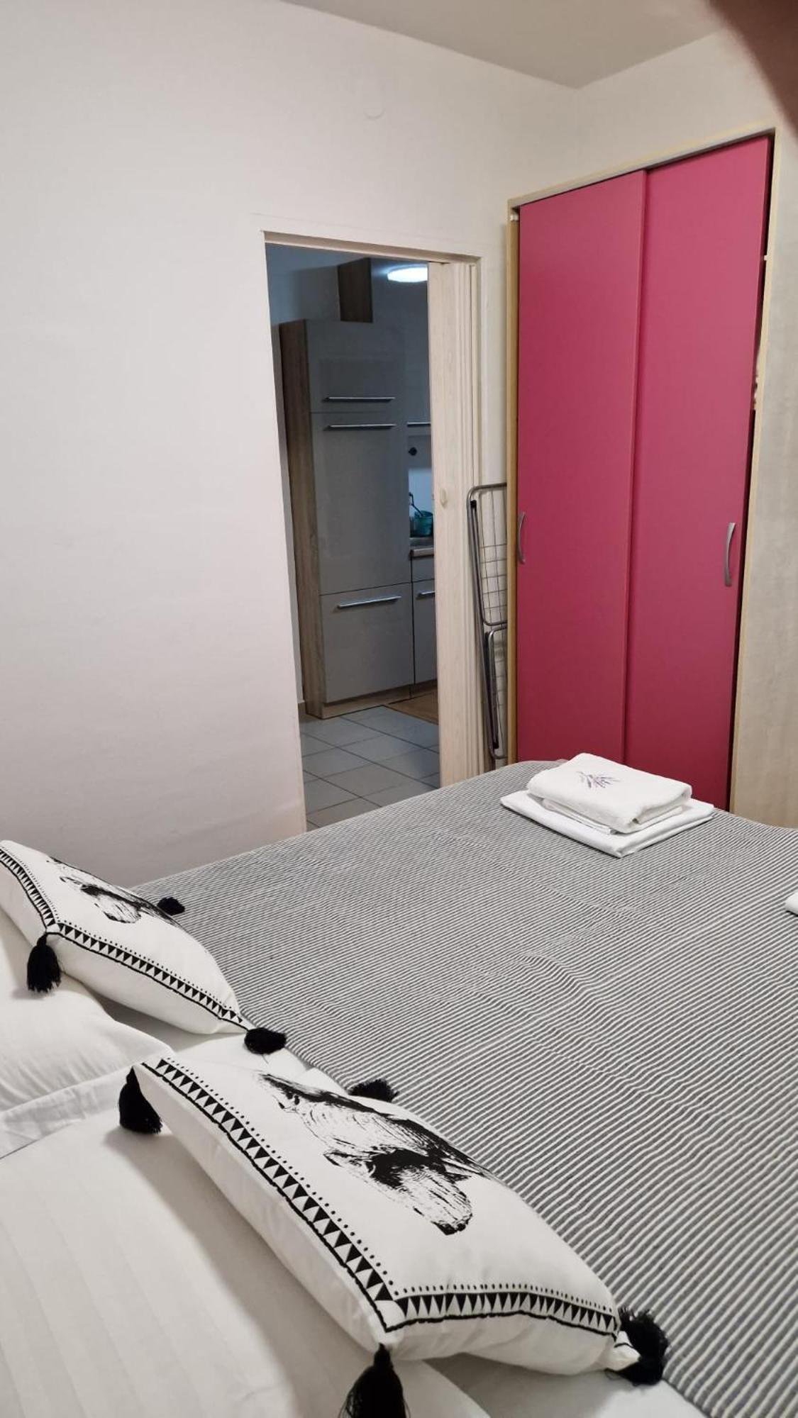 Apartments Miro Omisalj Exterior photo